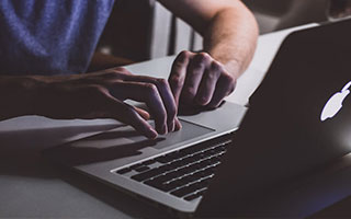 如何在imToken中将美元（USDT等稳定币）兑换成人民币？完整教程与注意事项